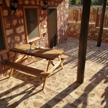 Hébergement de vacances Private Restored Stone House With Terrace And Gardens