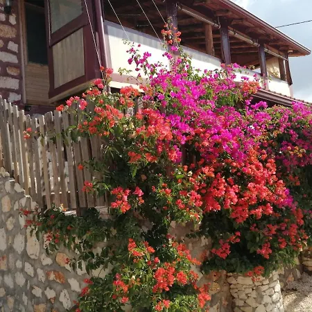 Private Restored Stone House With Terrace And Gardens Hébergement de vacances *