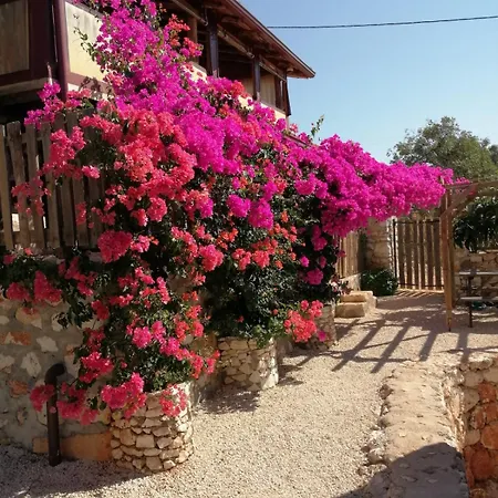 Casa de Férias Private Restored Stone House With Terrace And Gardens *