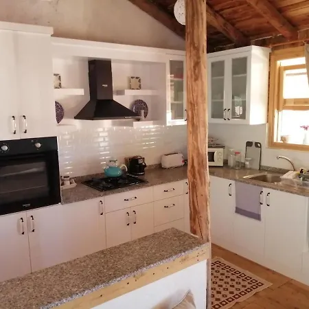 Casa de Férias Private Restored Stone House With Terrace And Gardens