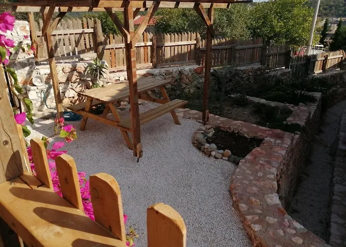 Holiday home Private Restored Stone House With Terrace And Gardens *