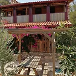 בית נופש Private Restored Stone House With Terrace And Gardens דמרה