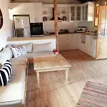 בית נופש Private Restored Stone House With Terrace And Gardens