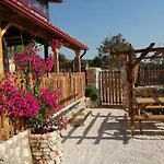 בית נופש Private Restored Stone House With Terrace And Gardens דמרה