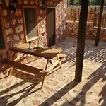 בית נופש Private Restored Stone House With Terrace And Gardens