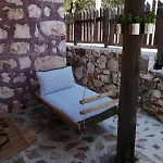 Private Restored Stone House With Terrace And Gardens בית נופש *