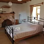 Private Restored Stone House With Terrace And Gardens דמרה