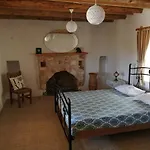 Private Restored Stone House With Terrace And Gardens * דמרה