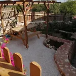 בית נופש Private Restored Stone House With Terrace And Gardens *